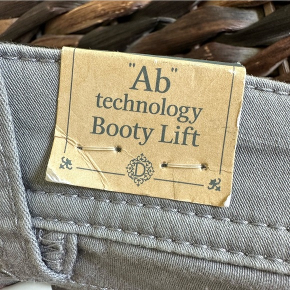 NWT Democracy size 8 Skinny Jeans in Slate Gray Absolution Booty Lift New - Picture 4 of 5
